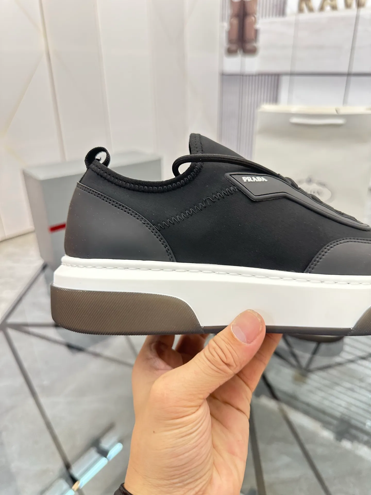 Men's shoes for sale 💰: 💰P600¥ High-end top quality Product trademark: Prada *"Prada*" low-top casual shoes Regular size: 38-45 (can be customized to 46) Product materials: Upper imported glue splicing original material, breathable lining, cowhide foot pads, original outsole. Number: 832